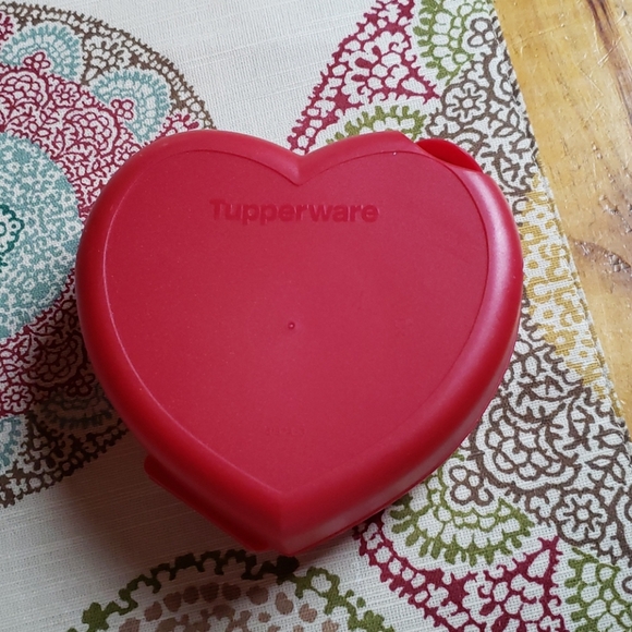 Tupperware heart shaped Container - Picture 2 of 4